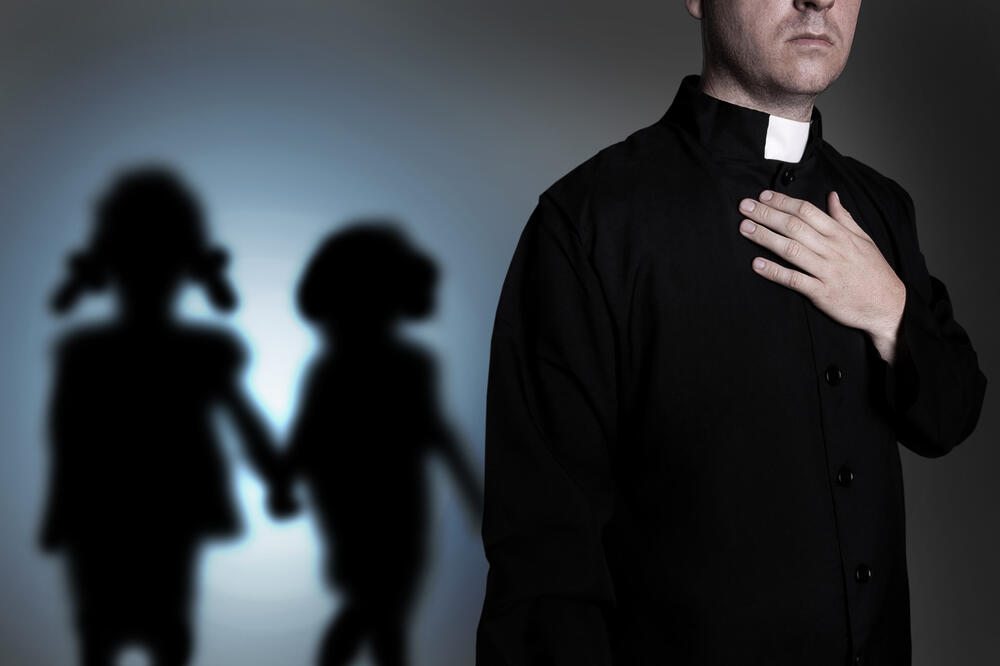 sveštenik pedofil, zlostavljanje djece, Foto: Shutterstock