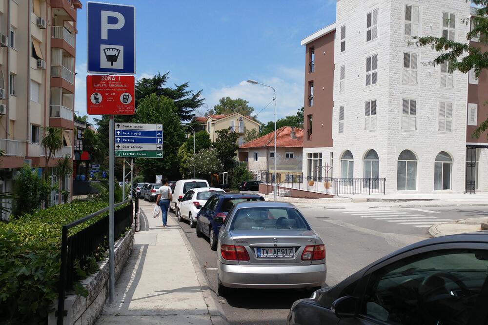 parking tivat, Foto: Siniša Luković