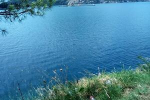 Na par metara od mora: Divlja deponija nije zaobišla ni Perast