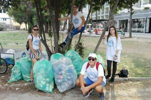 Za tri mjeseca, na plažama Budve sakupljene 92 tone otpada