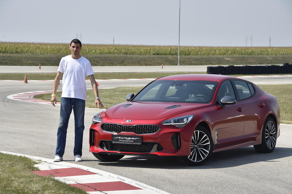 Za volanom KIA, Foto: Saša Marković