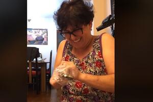 Kad stigne porudžbina sa interneta: Zarazni smijeh godpođe će vam...