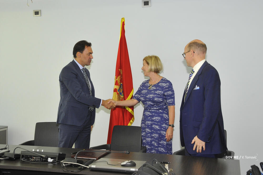 Zoran Pažin, Fiona Mekluni, Arne Sanes Bjornstad, Foto: Vlada Crne Gore