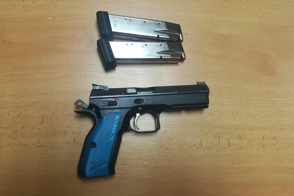 Bar oružje, Foto: Uprava policije