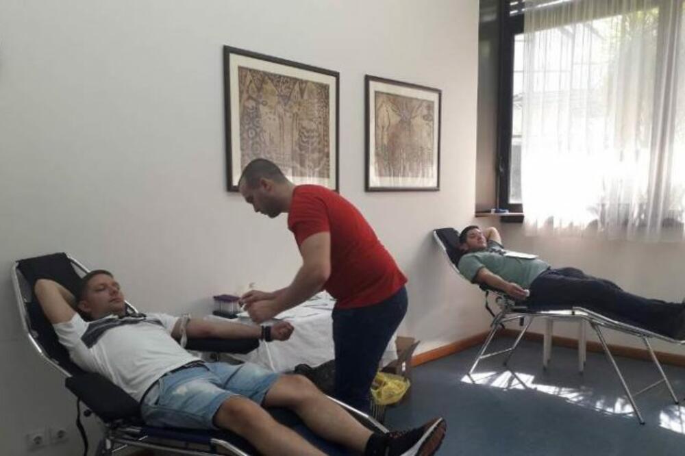 Dobrovoljno davanje krvi, Foto: Privatna arhiva