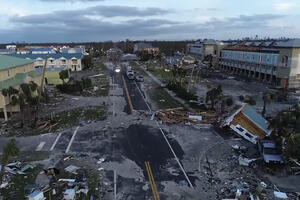 Snimak iz vazduha: Odnio živote, uništio domove i ne zaustavlja se