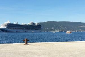 Kruzer “Crown Princess" u Zelenici