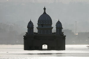Posljedice zemljotresa: "Plutajuća džamija" u Indoneziji