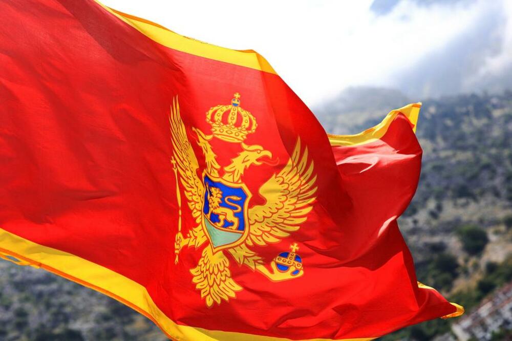 zastava Crne Gore, crnogorska zastava, Foto: Shutterstock.com