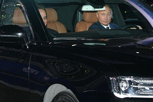 Pogledajte: Putin provozao svoju moćnu limuzinu po stazi Formule 1