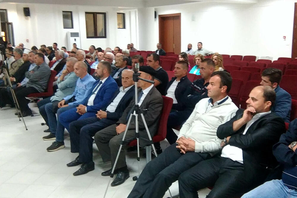 Mjesec vakufse masline, Foto: Radomir Petrić