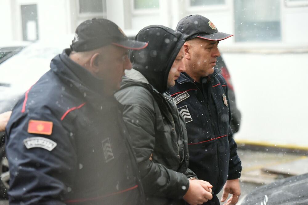 Sa privođenja Bakrača, Foto: Savo Prelević