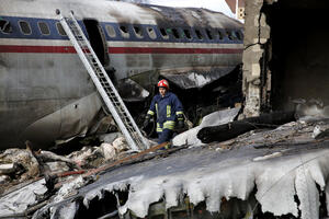 U padu teretnog aviona u Iranu 15 mrtvih
