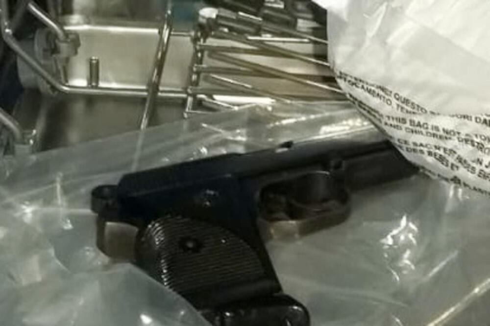 Pištolj nađen u kući S.K., Foto: Uprava policije