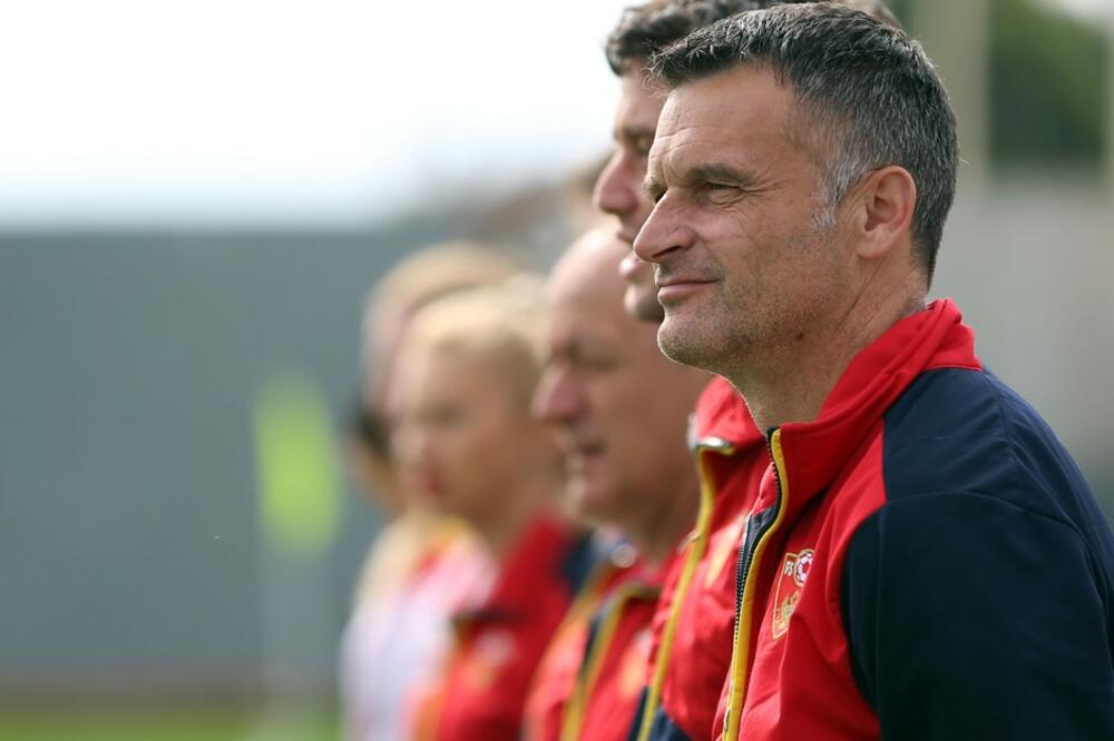 Mirko Marić i stručni štab ženske fudbalske reprezentacije Crne Gore, Foto: FSCG
