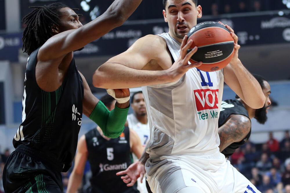 Goga Bitadze na meču sa Darušafakom, Foto: Filip Roganović