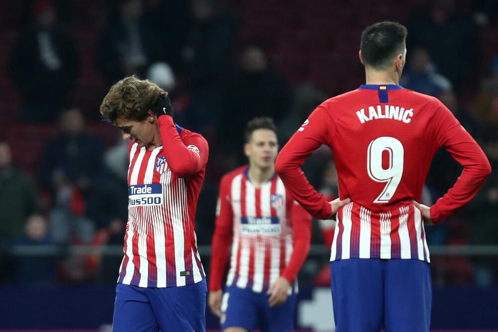 Fudbaleri Atletika nakon eliminacije, Foto: Reuters