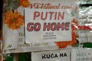 Vojvodina oblijepljena sa "Putin go home"