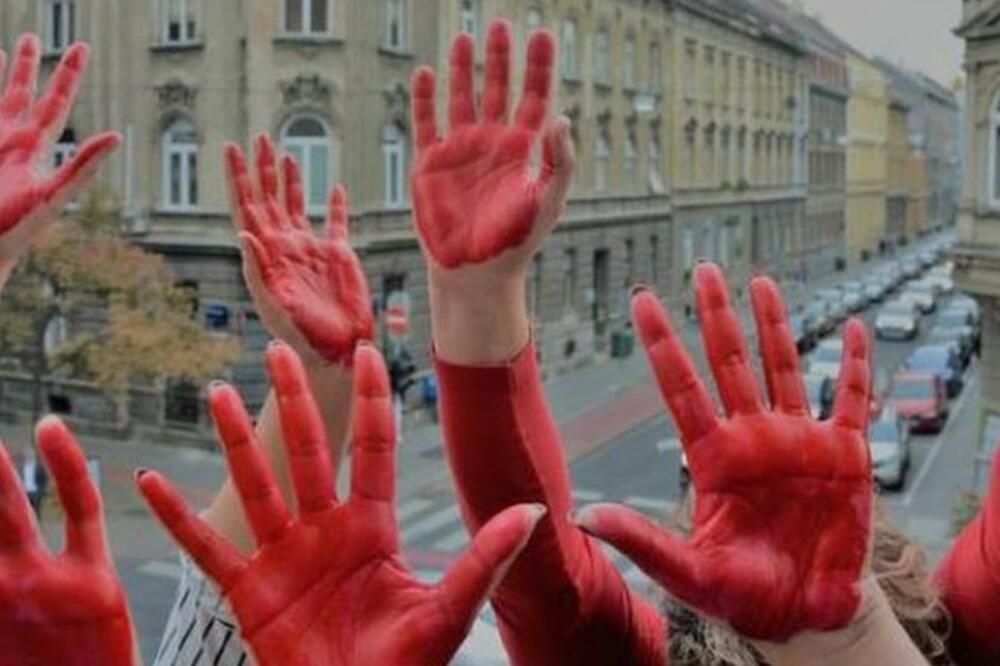 Kao dio kampanje, Hrvatice su na ulicama ofarbale dlanove u crveno, Foto: BBC