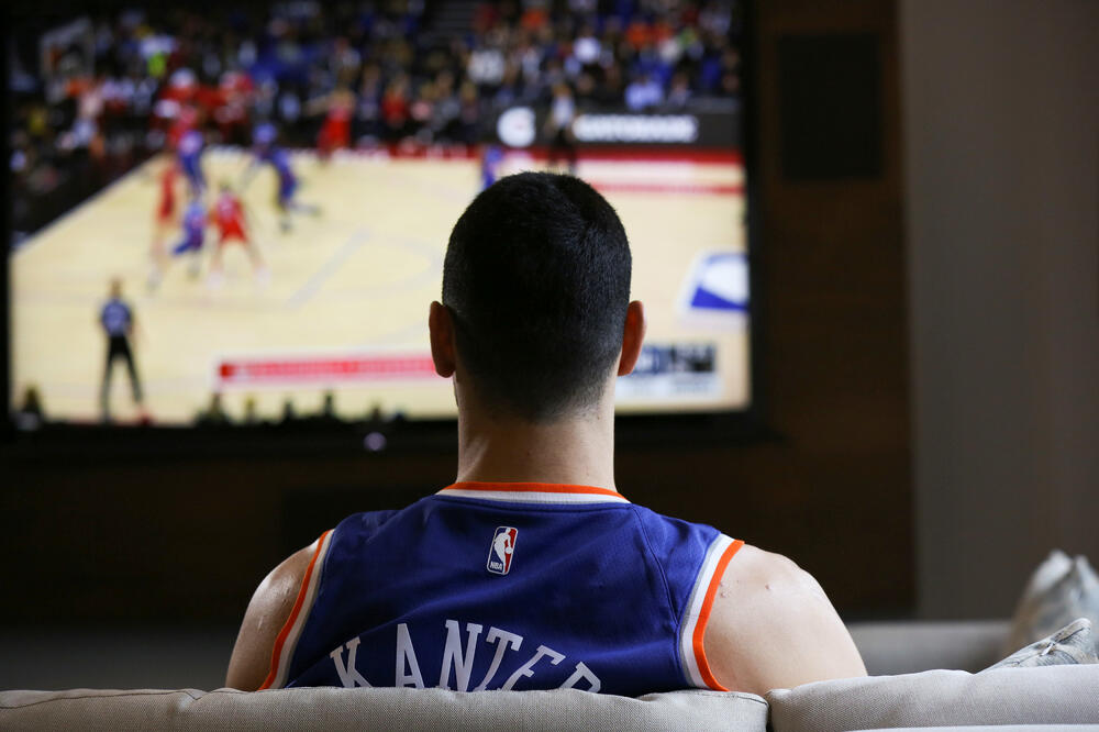 Kanter u Njujorku gleda utakmicu iz Londona, Foto: Reuters