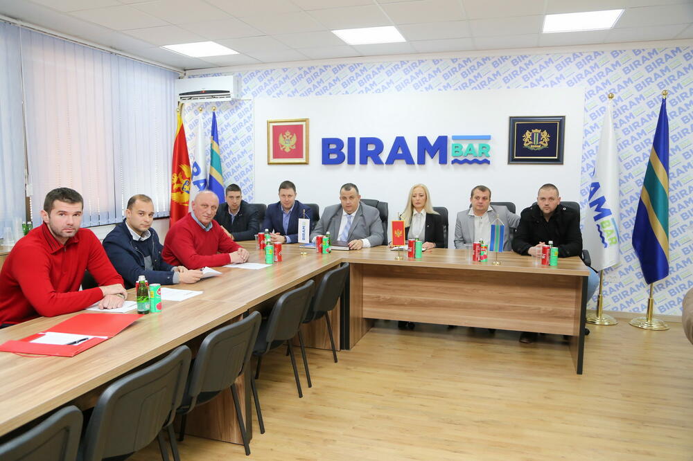 Sa sastanka, Foto: Biram Bar