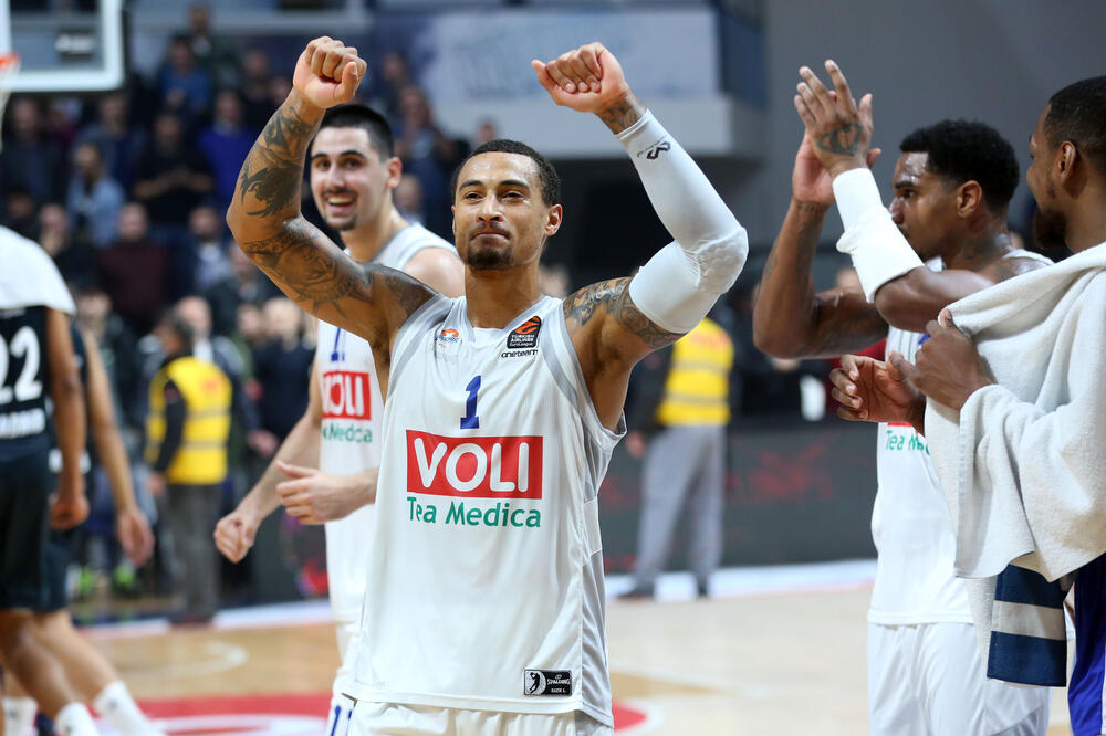 Slavlje košarkaša Budućnosti nakon trijumfa nad Real Madridom, Foto: Filip Roganović