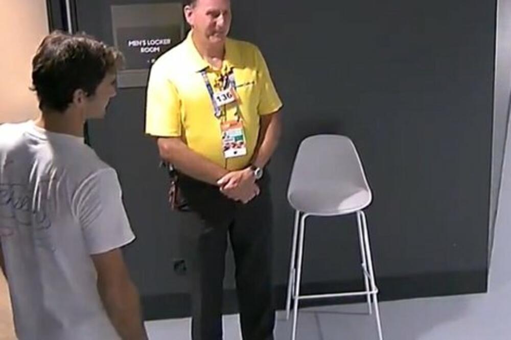 Federer čeka ispred svlačionice, Foto: Printscreen