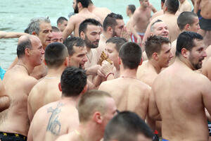 FOTO GALERIJA: Bogojavljensko plivanje za Časni krst