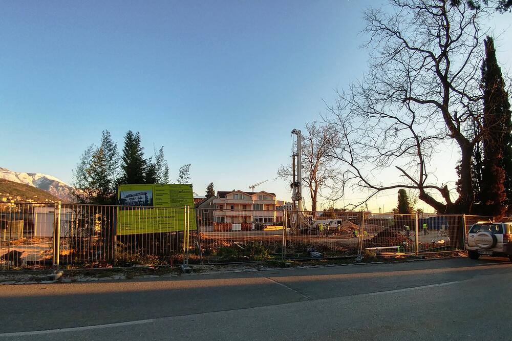Gradilište na obodu Porto Montenegra, Foto: Siniša Luković