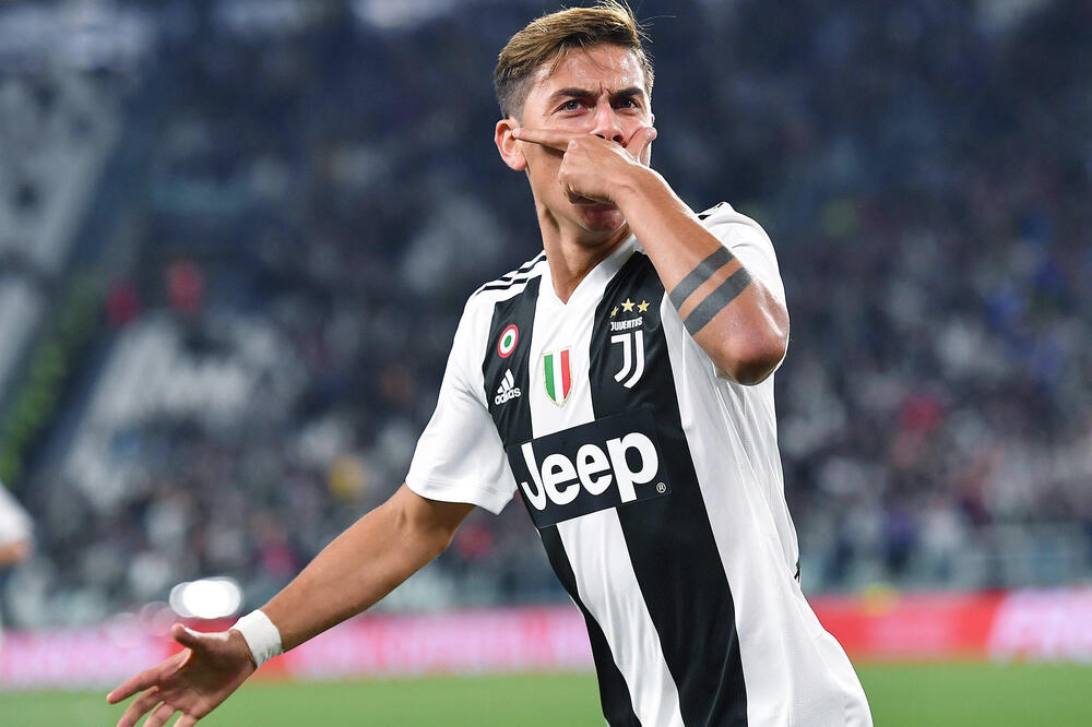 Proslava golova sa "maskom" kao odraz teških dana: Dibala, Foto: Alessandro Di Marco