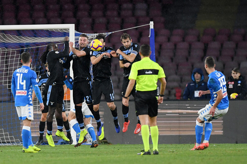 Milik daje gol iz slobodnog udarca, Foto: Reuters