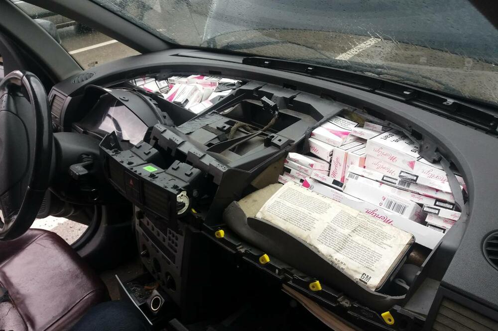 Cigarete bile skrivene u automobilu, Foto: Uprava policije