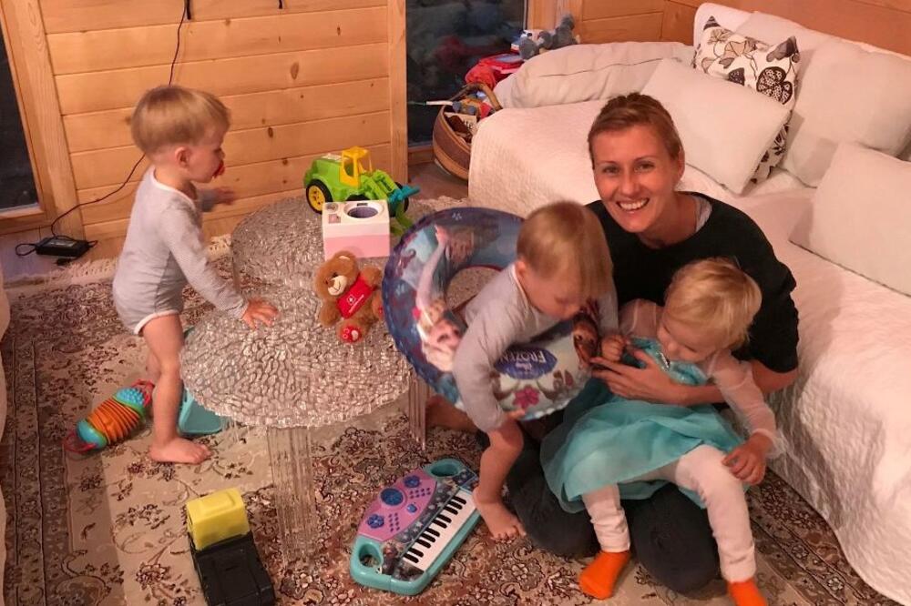 Jasmina sa djecom u svom domu, Foto: Dragana Šćepanović