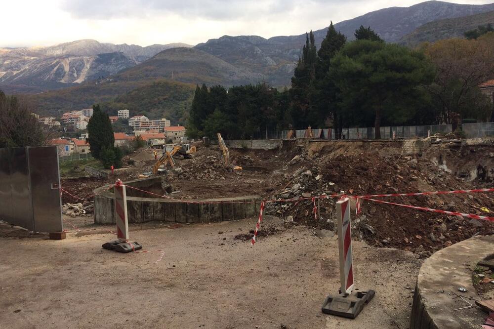 Statis nedavno srušio stari hotel: Kraljičina plaža, Foto: Vuk Lajović