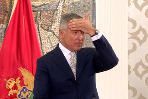 URA DPS-u: Ne oglašavajte se, smušeniji ste od preznojenog vođe