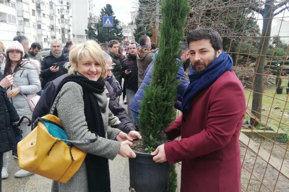 "Vijesti" donirale sadnice Baru: Kadić Bojanić i Kosović, Foto: Radomir Petrić