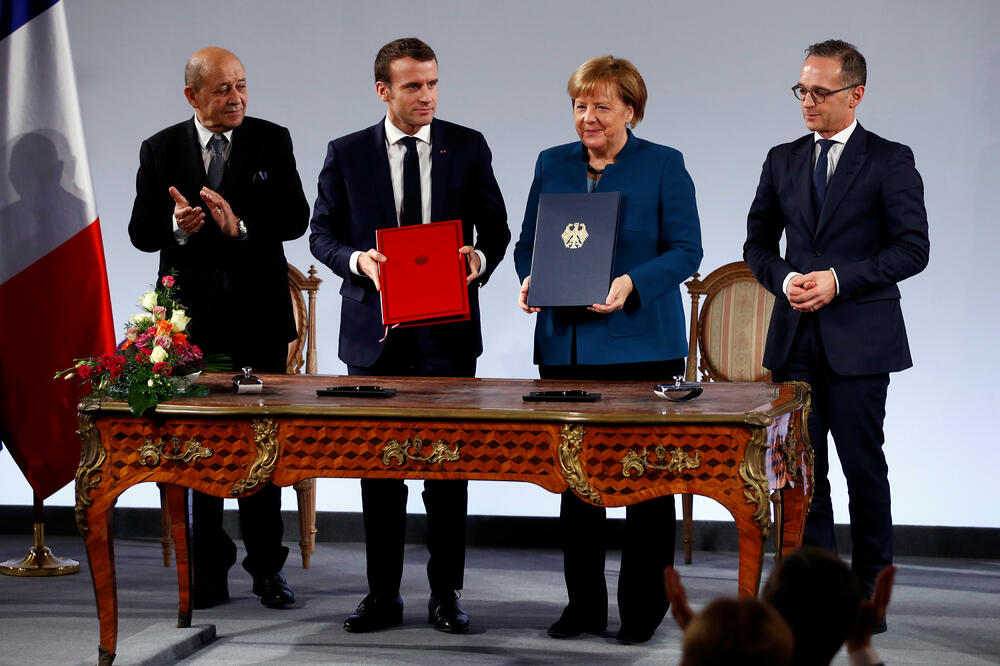 Makron i Merkel na potpisivanju sporazuma, Foto: Reuters