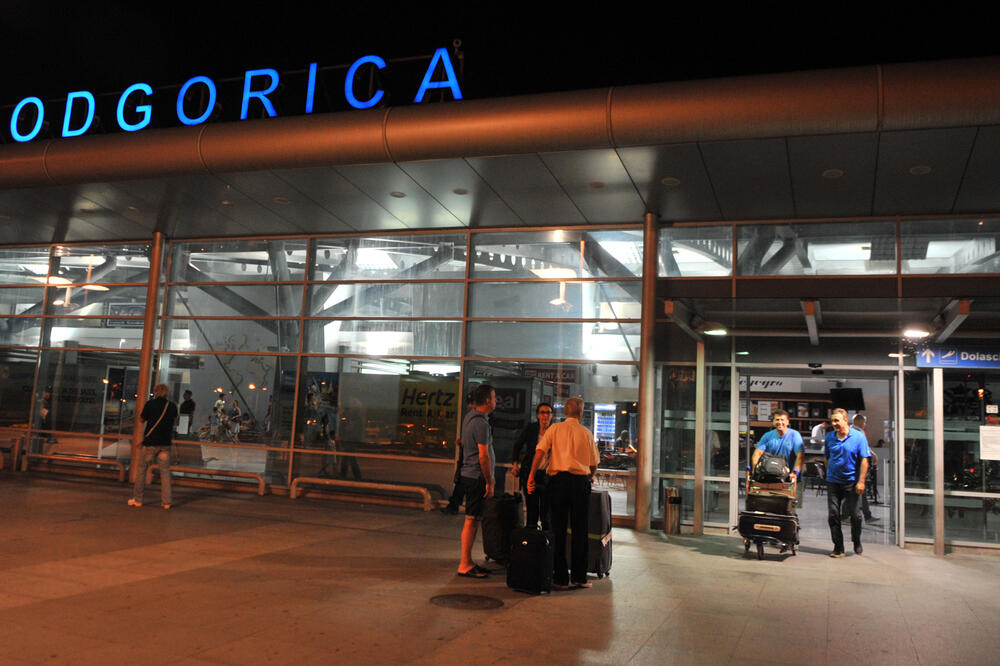 Putnika više nego u Sarajevu: Aerodrom Podgorica, Foto: Savo Prelević