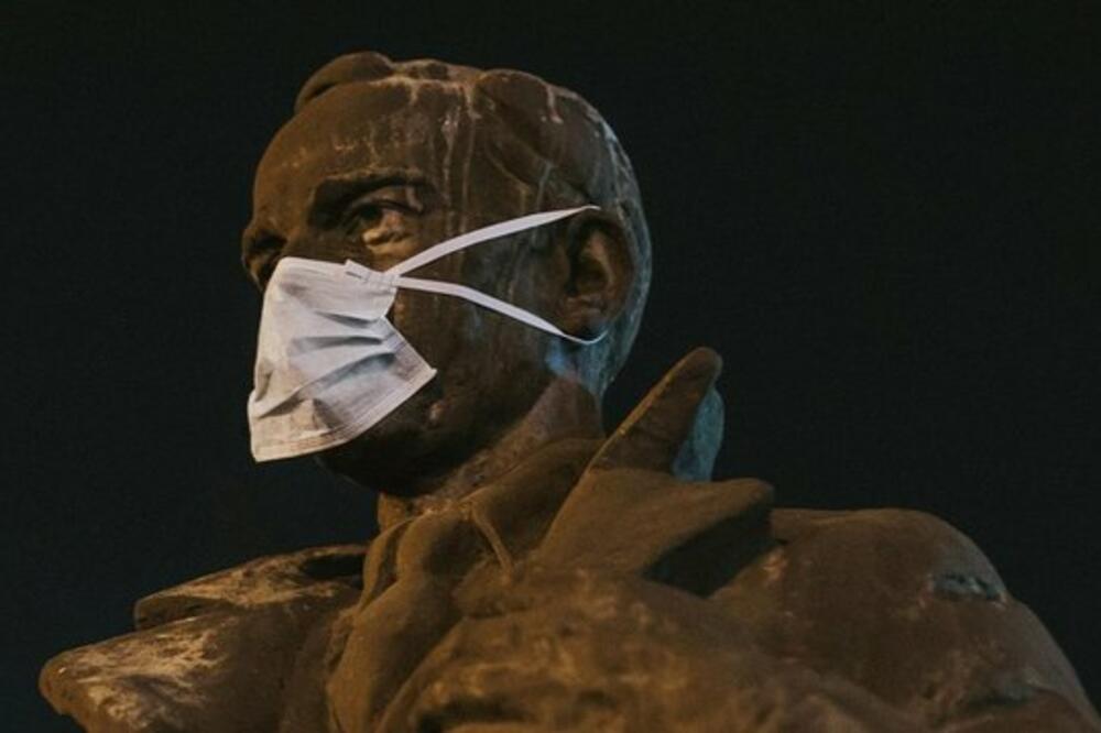 Građani Valjeva pokušali su da zaštite spomenike narodnim herojima od zagađenog vazduha, Foto: Đorđe Đoković/Kolubarske.rs