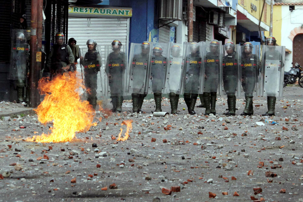Sa protesta protiv Madura, Foto: Reuters