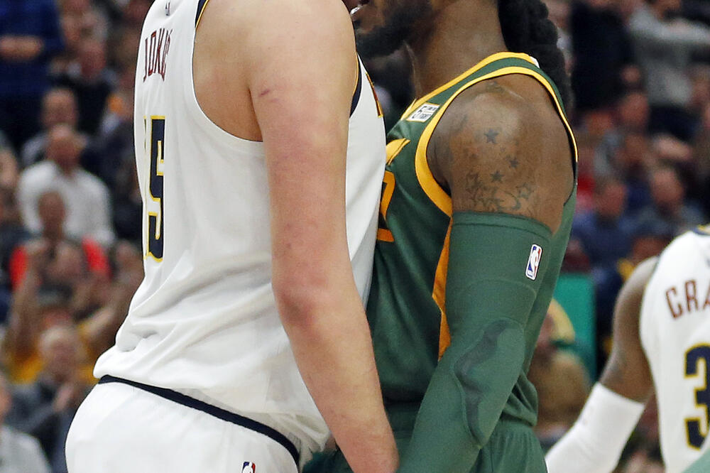 Jokić i Krouder u bliskom susretu, Foto: BETA/AP