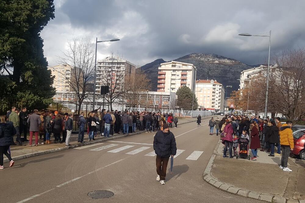 Sa prethodne protestne šetnje u Baru, Foto: Radomir Petrić