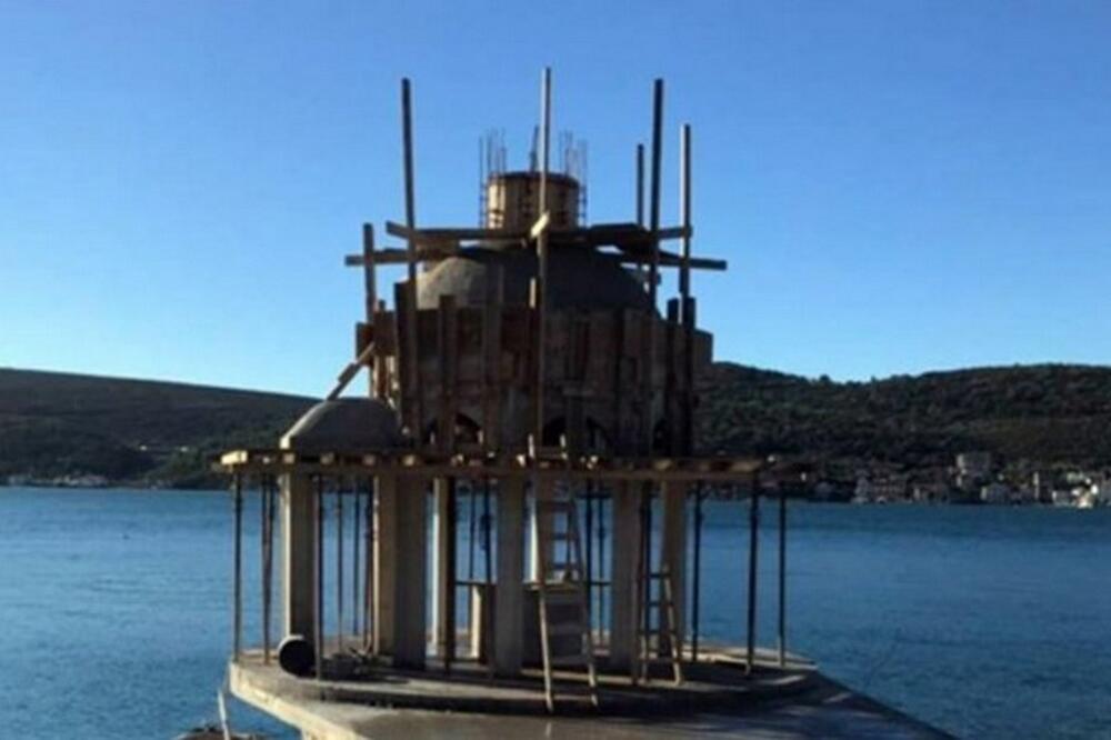 Krstionica na ponti koju gradi MPC, Foto: Facebook