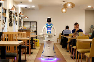 Da li biste i vi voljeli da vas u kafiću služi robot?