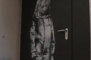 Ukraden Benksijev mural zajedno sa vratima pozorišta u Parizu