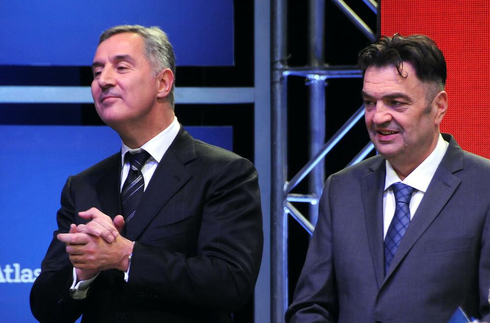 Bez pomoći sadašnji predsjednik nije mogao dobiti kredit: Đukanović i Knežević, Foto: Boris Pejović