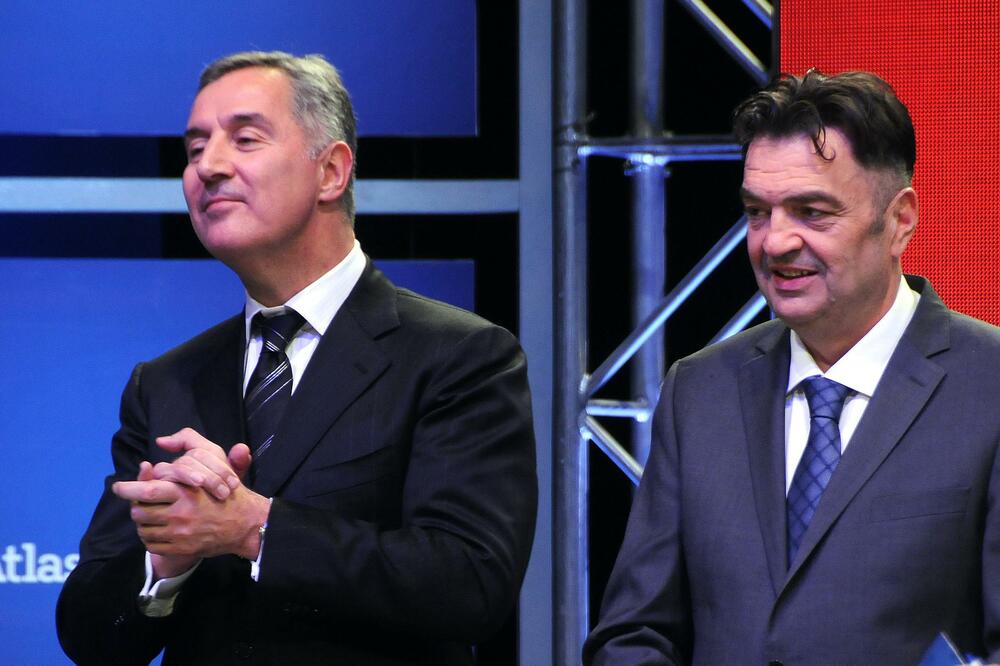 Bez pomoći sadašnji predsjednik nije mogao dobiti kredit: Đukanović i Knežević, Foto: Boris Pejović