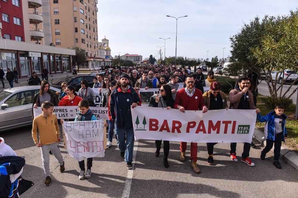 Sa protesne šetnje ulicama Bara, Foto: Damjan Spasojević