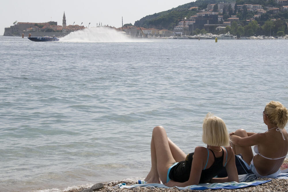 Budva, plaža, kupanje, Foto: Savo Prelević