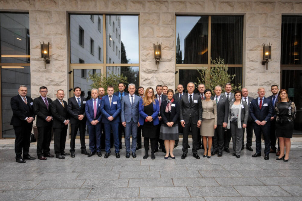 Učesnici sastanka, Foto: Uprava Carin